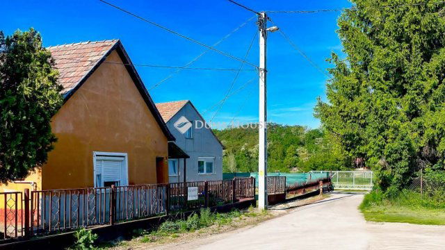Eladó családi ház, Ságváron 30 M Ft, 3 szobás
