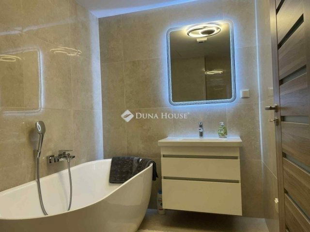 Eladó téglalakás, Szegeden 204.2 M Ft, 3 szobás