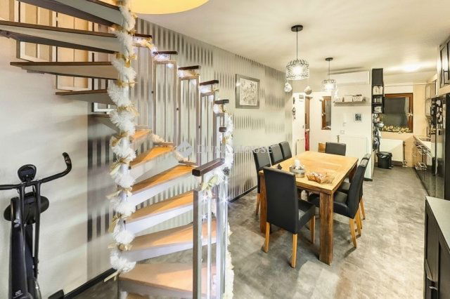 Eladó téglalakás, Kecskeméten 83.9 M Ft, 4 szobás