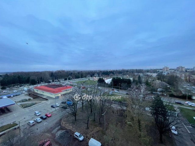 Eladó panellakás, Nyíregyházán 49.9 M Ft, 3 szobás