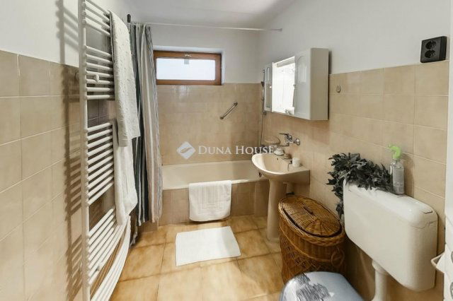Eladó családi ház, Lajosmizsén 57 M Ft, 6 szobás