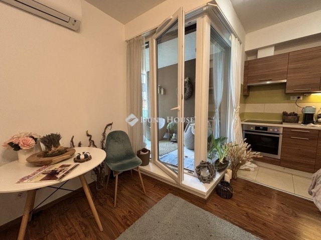Eladó téglalakás, Budapesten, VIII. kerületben 70 M Ft, 1 szobás