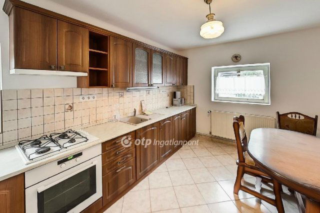 Eladó családi ház, Zsámbékon 59.5 M Ft, 3 szobás