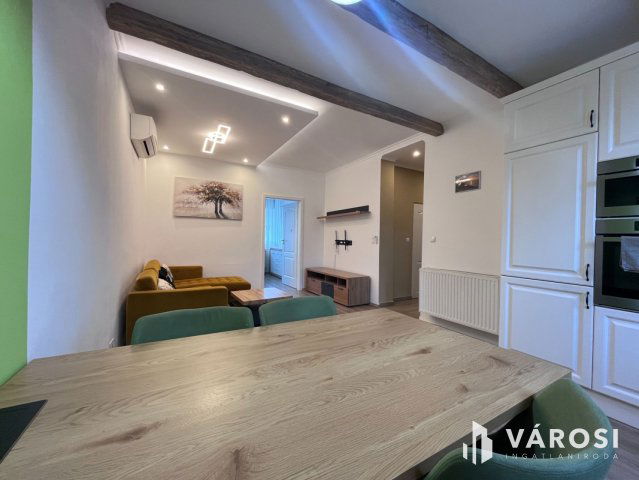 Kiadó téglalakás, albérlet, Győrött 280 E Ft / hó, 3+1 szobás