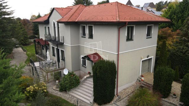 Eladó családi ház, Székesfehérvárott 160 M Ft, 4 szobás