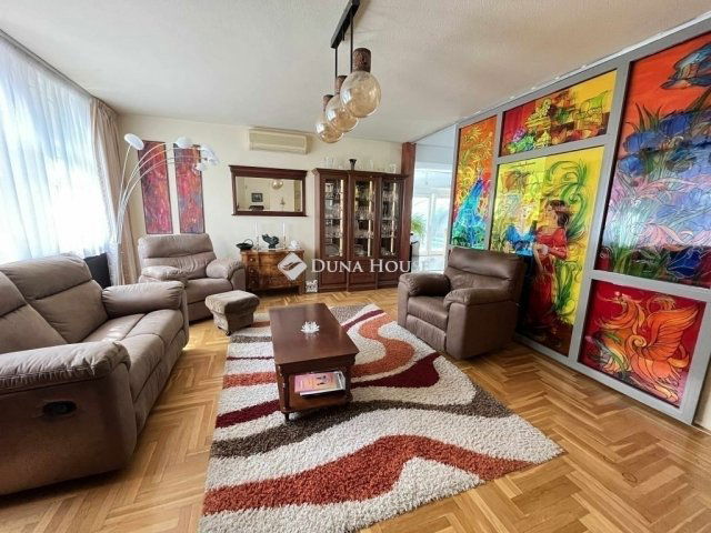 Eladó családi ház, Budapesten, II. kerületben 321.5 M Ft