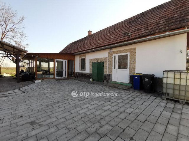 Eladó családi ház, Dömsödön 79.9 M Ft, 11 szobás