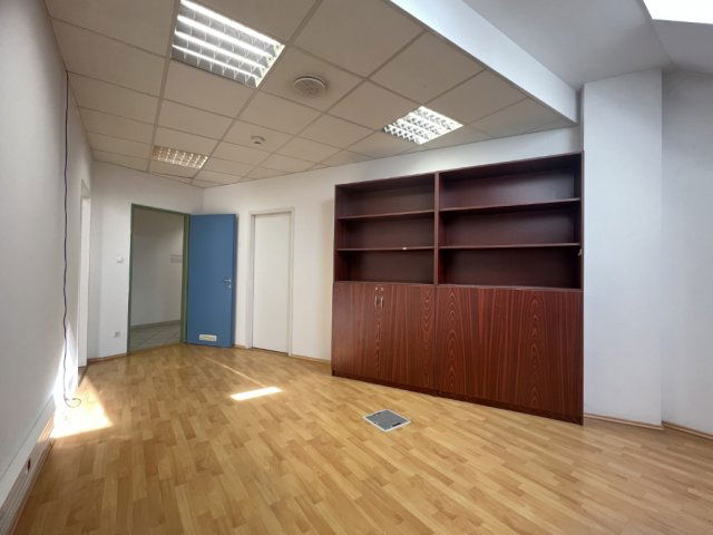 Kiadó iroda, Kaposváron, Petőfi téren 57 E Ft / hó, 1 szobás
