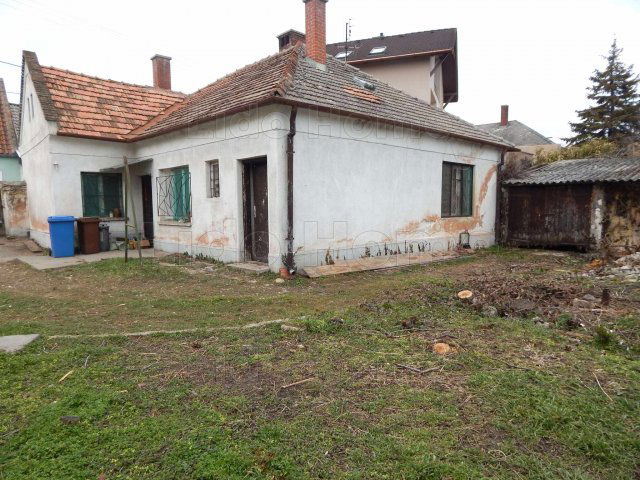Eladó családi ház, Balatonfüreden 42 M Ft, 7 szobás