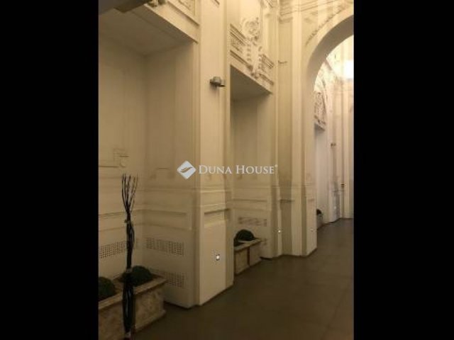 Eladó üzlethelyiség, Budapesten, V. kerületben 124.9 M Ft