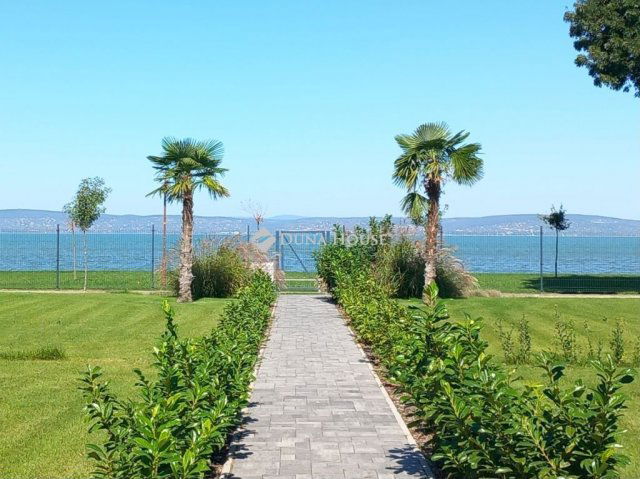 Eladó téglalakás, Siófokon 119 M Ft, 3 szobás