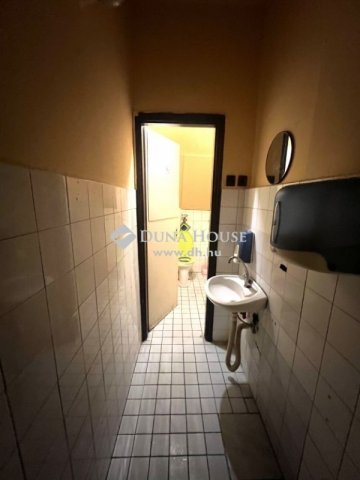 Eladó ipari ingatlan, Budapesten, XVII. kerületben 705.6 M Ft