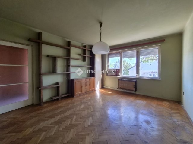 Eladó téglalakás, Baján 45 M Ft, 3 szobás