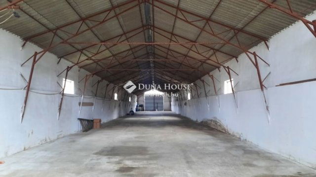 Eladó ipari ingatlan, Nyáregyházán 310 M Ft