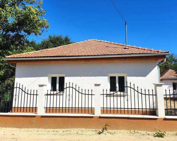 Eladó családi ház, Örkényen 39.9 M Ft, 2 szobás