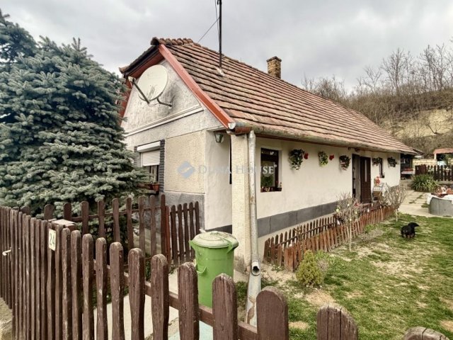 Eladó családi ház, Vértesacsán 39.99 M Ft, 2 szobás