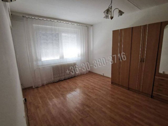 Eladó panellakás, Dunaújvárosban 22.5 M Ft, 1 szobás