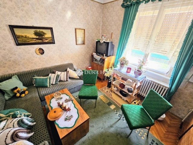 Eladó családi ház, Szigetszentmiklóson 89.99 M Ft, 5 szobás