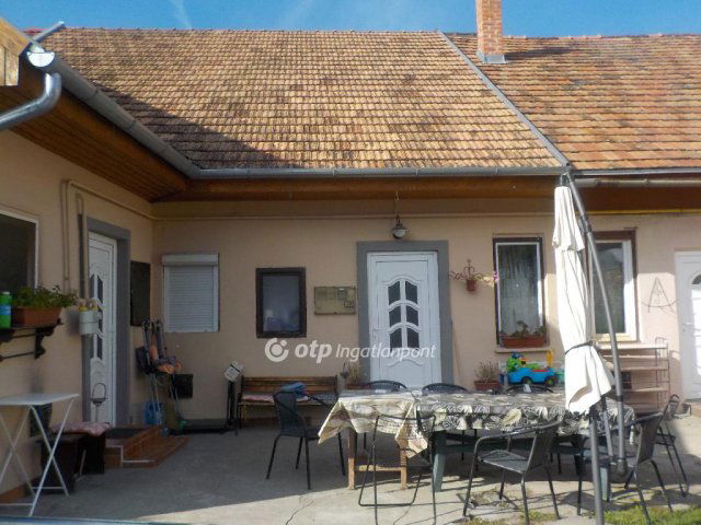 Eladó téglalakás, Kaposváron 41 M Ft, 3 szobás