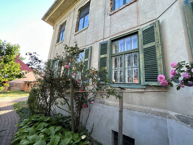 Eladó téglalakás, Sárváron 99.9 M Ft, 5 szobás