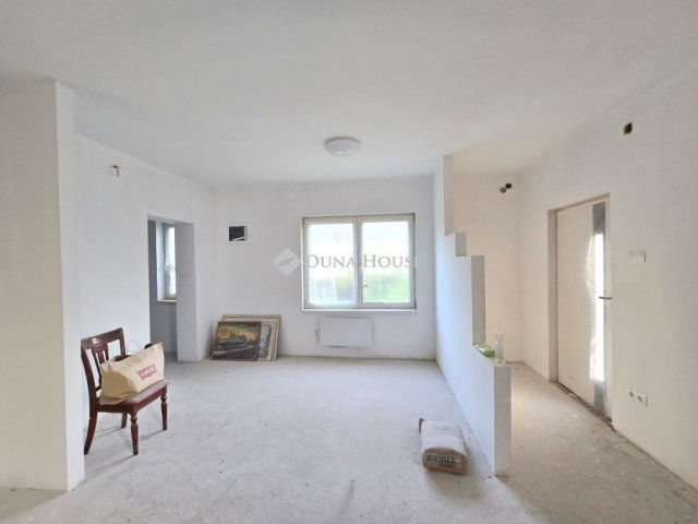 Eladó családi ház, Érden 100 M Ft, 2 szobás