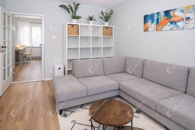 Eladó panellakás, Szegeden 73.999 M Ft, 4 szobás