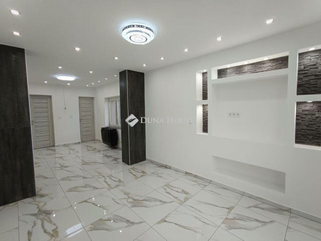 Eladó családi ház, Újszászon 25 M Ft, 3 szobás