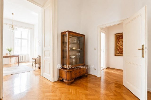Eladó téglalakás, Budapesten, V. kerületben 235 M Ft, 3+1 szobás