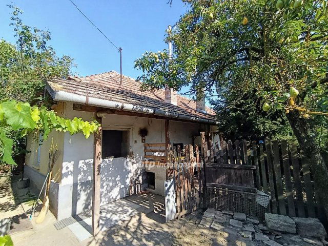 Eladó családi ház, Jászfényszarun 22.9 M Ft, 2 szobás