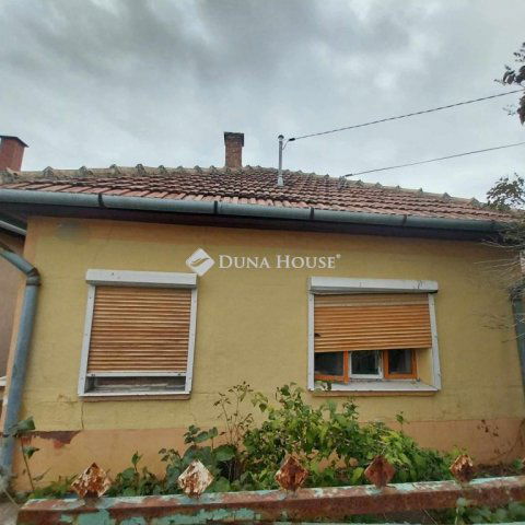 Eladó családi ház, Törtelen 10 M Ft, 2 szobás