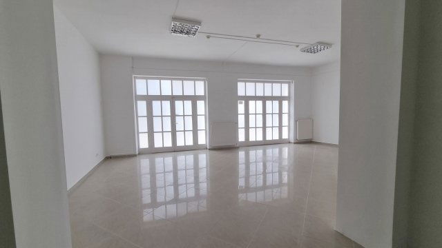 Kiadó üzlethelyiség, Nyíregyházán, Dózsa György utcában