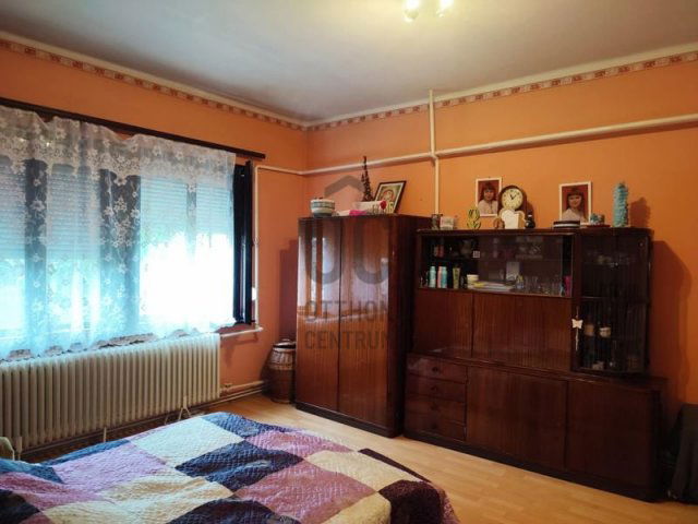 Eladó családi ház, Ácson 64.99 M Ft, 5 szobás