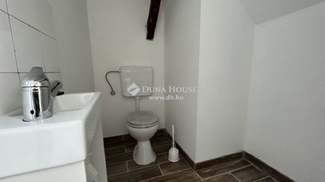 Eladó téglalakás, Szombathelyen 87.75 M Ft, 4 szobás