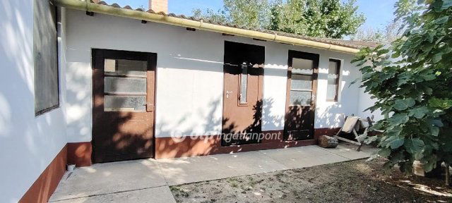 Eladó családi ház, Szentesen 21 M Ft, 3 szobás