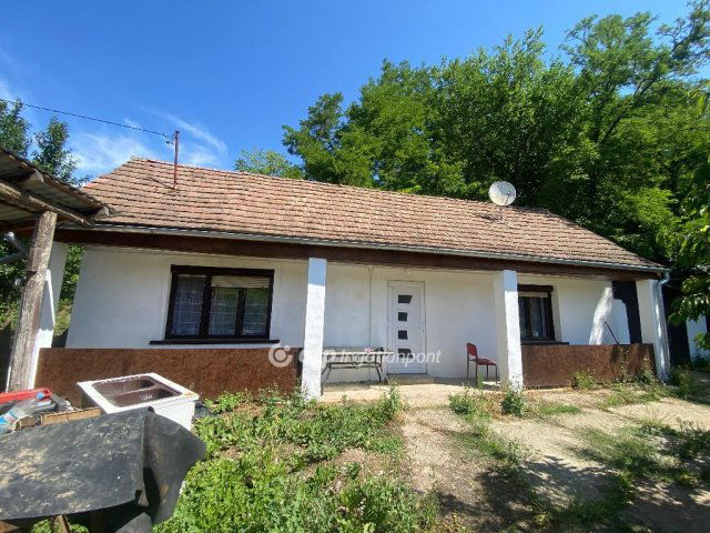 Eladó családi ház, Csesztvén 12.9 M Ft, 1 szobás