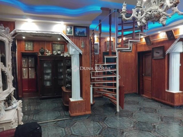 Eladó családi ház, Kunszentmártonban 70 M Ft, 6 szobás