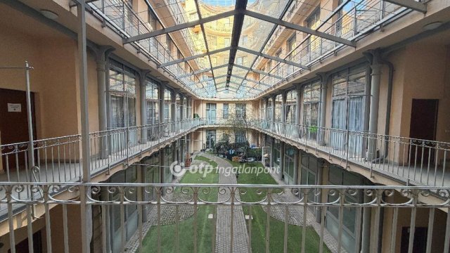 Eladó téglalakás, Budapesten, VI. kerületben 67 M Ft, 1 szobás