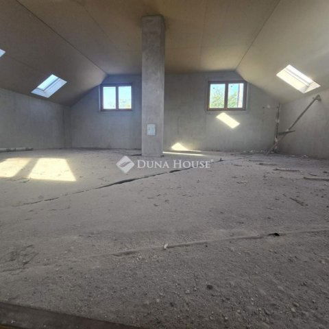 Eladó családi ház, Cegléden 27 M Ft, 3 szobás