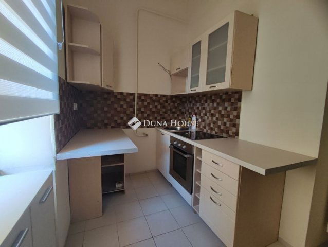 Kiadó téglalakás, albérlet, Pécsett 160 E Ft / hó, 2 szobás