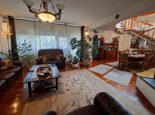 Eladó családi ház, Debrecenben 195 M Ft, 5 szobás