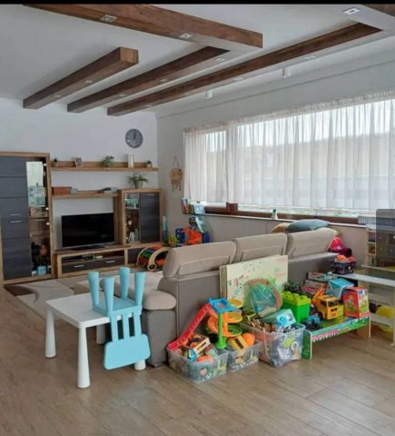 Eladó családi ház, Pilisszentivánon 289.9 M Ft, 5+1 szobás