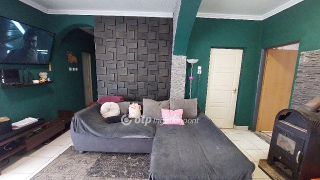 Eladó családi ház, Kengyelen 24 M Ft, 2 szobás