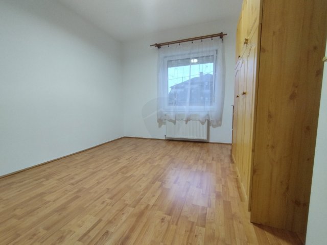 Eladó téglalakás, Hatvanban 42 M Ft, 2 szobás