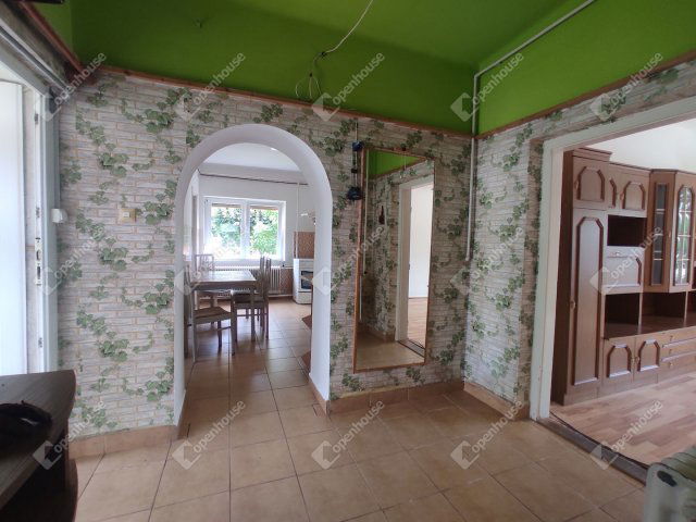 Eladó családi ház, Komáromban 49 M Ft, 3 szobás