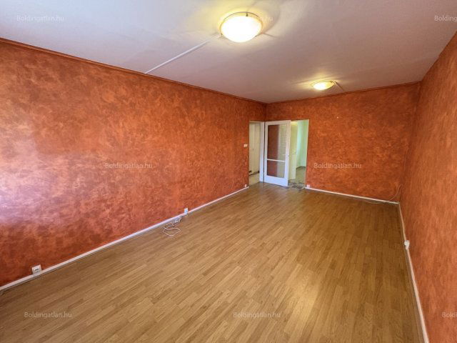 Eladó panellakás, Kaposváron, Honvéd utcában 31.5 M Ft