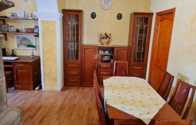 Eladó családi ház, Pécsett 98 M Ft, 4 szobás