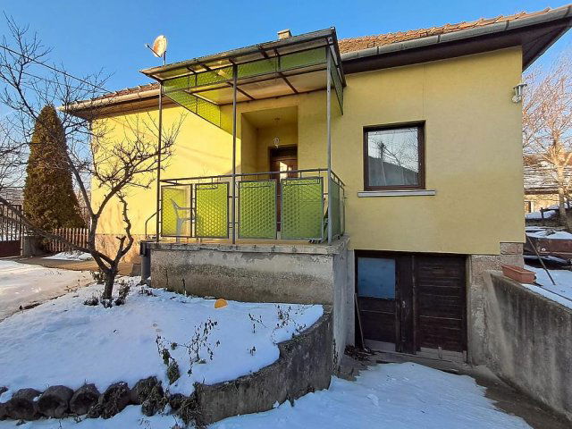 Eladó családi ház, Budapesten, XV. kerületben 88.9 M Ft