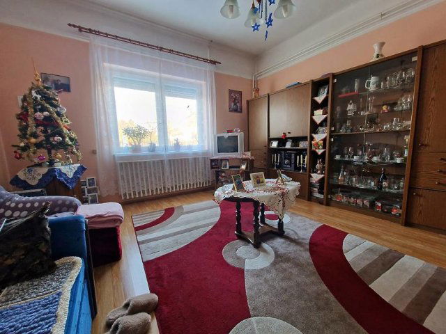 Eladó családi ház, Dunakeszin 95 M Ft, 2 szobás