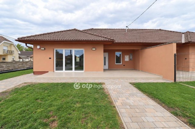 Eladó ikerház, Bugyin 125 M Ft, 4 szobás / költözzbe.hu