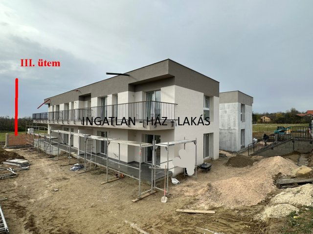 Eladó téglalakás, Mogyoródon 88.5 M Ft, 4 szobás